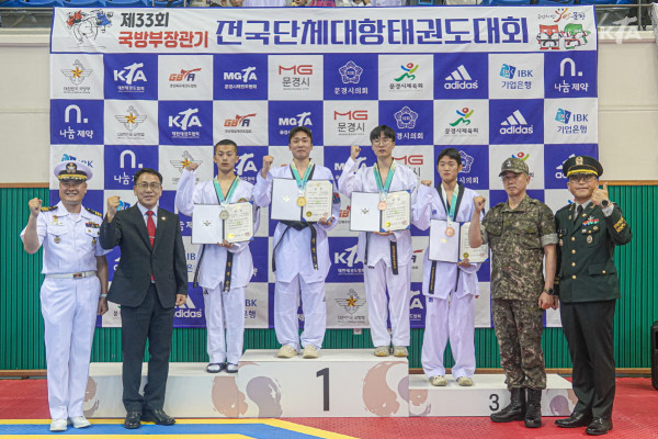 bd6b1dde35d329bccb55812f84eeedfc.jpg
